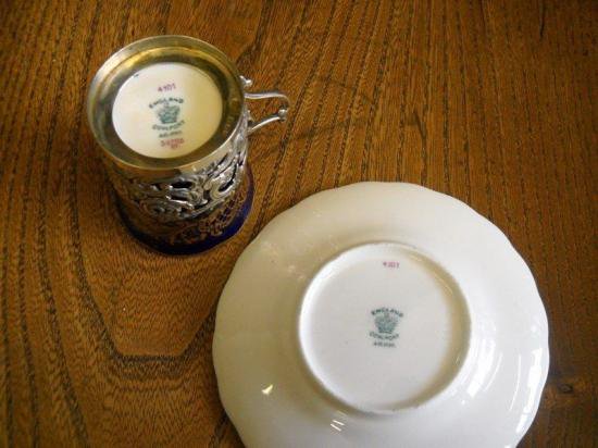 ０５６　コールポート　純銀ロココ紋ホルダー　金彩カップ＆ソーサー