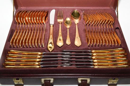 ００２　２４金プレート　カトラリー７０本セット　ケース付き
