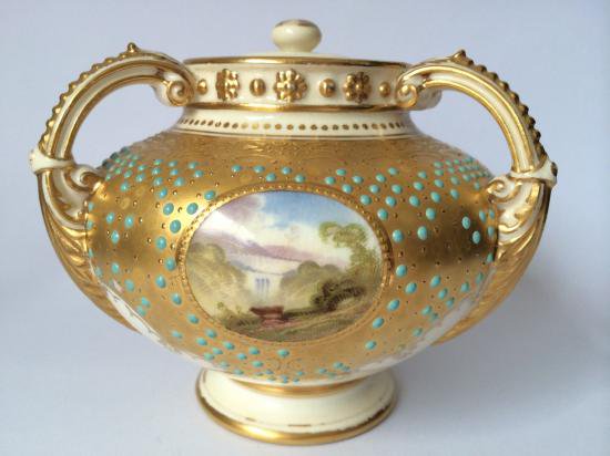 １０８　トルコ石ジュール飾り付きつぼ（蓋つき）