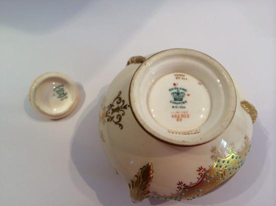 １０８　トルコ石ジュール飾り付きつぼ（蓋つき）