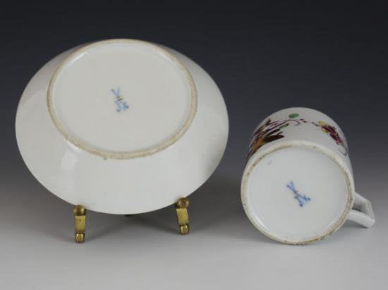 ００６　ティーカップ＆ソーサーセット(岩と鳥の模様/ハープ型のハンドル)19世紀の作品