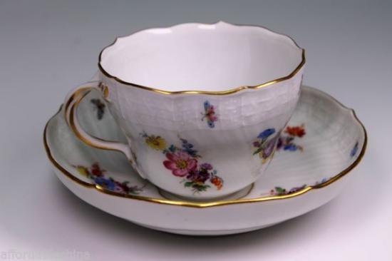 ０１０　マイセン　 meissen カップ＆ソーサーセット(色とりどりの花と虫の絵柄)