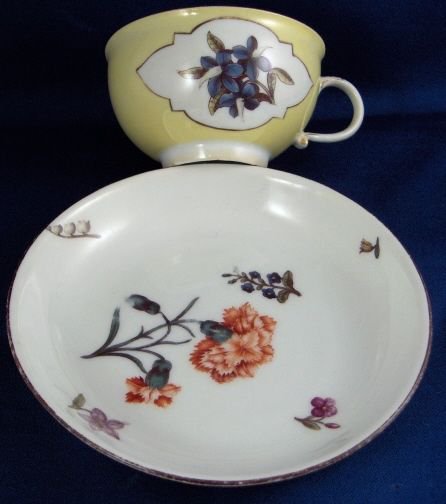 ０１８　マイセン meissen　カップ＆ソーサー(黄色の地色に花の絵柄)18世紀の作品