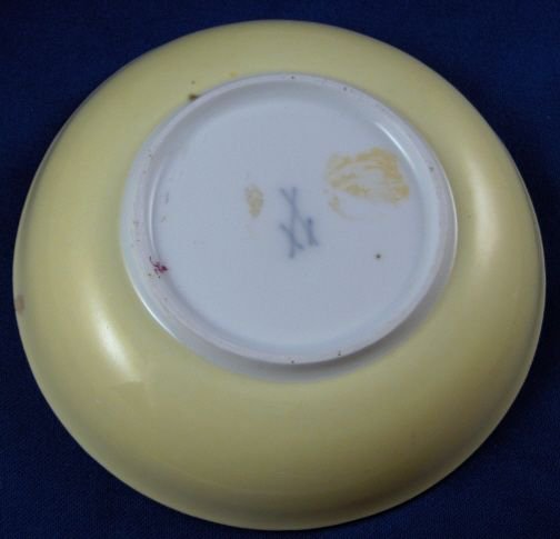 ０１８　マイセン meissen　カップ＆ソーサー(黄色の地色に花の絵柄)18世紀の作品
