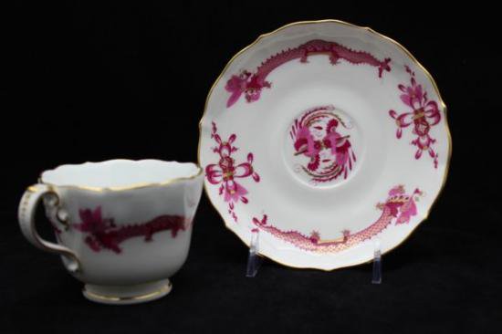 ０２１　マイセン meissen カップ＆ソーサー(リッチピンクの明朝風ドラゴン)