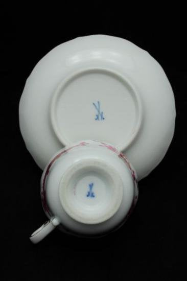 ０２１　マイセン meissen カップ＆ソーサー(リッチピンクの明朝風ドラゴン)