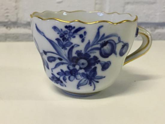 ０２４　マイセン meissen　デミタスカップ＆ソーサー(青い花の絵柄)