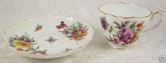 ０３０　マイセン meissen　３つ花のカップ＆ソーサー(紫、オレンジ、黄色の花の絵柄)