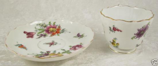０３０　マイセン meissen　３つ花のカップ＆ソーサー(紫、オレンジ、黄色の花の絵柄)