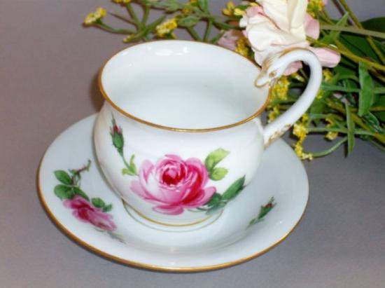 ０５５　マイセン meissen カップ＆ソーサー(白鳥ハンドル＆ピンクローズ)