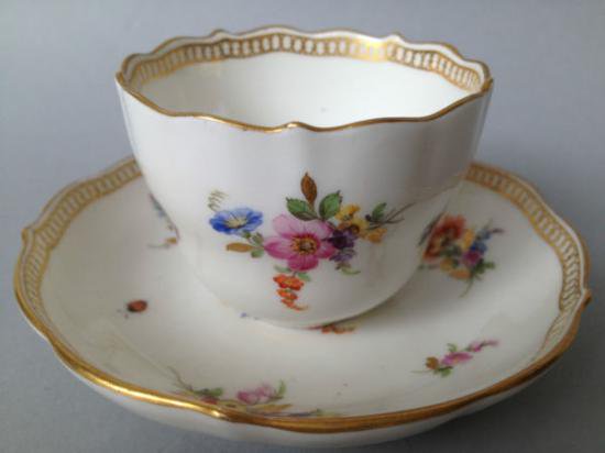 ０５６　マイセン meissen　散らし小花のカップ&ソーサー