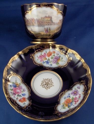 ０５９　マイセン　meissen　小窓の中に花と風景が描かれたカップ＆ソーサー