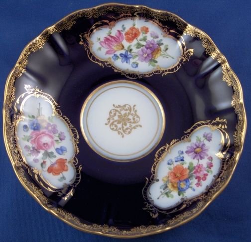 ０５９　マイセン　meissen　小窓の中に花と風景が描かれたカップ＆ソーサー