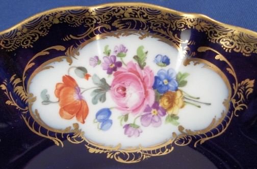 ０５９　マイセン　meissen　小窓の中に花と風景が描かれたカップ＆ソーサー