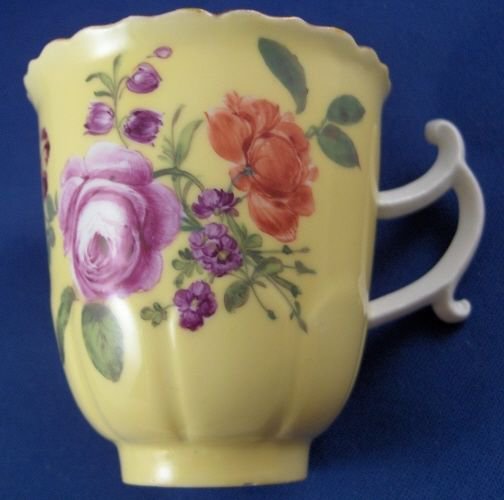 ０６８　マイセン meissen　カップ＆ソーサー(黄色の地色に花の絵柄)