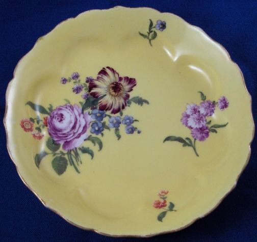 ０６８　マイセン meissen　カップ＆ソーサー(黄色の地色に花の絵柄)