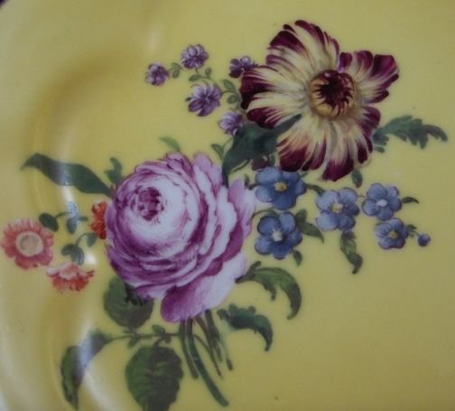 ０６８　マイセン meissen　カップ＆ソーサー(黄色の地色に花の絵柄)