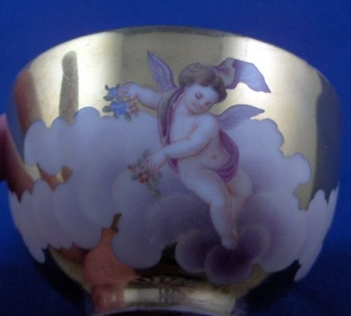 ０８２　マイセン meissen　カップ＆ソーサー(ゴールドの地色に天使の絵柄)