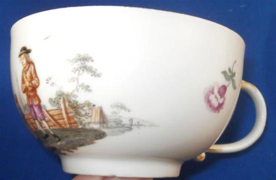 ０８４　レア商品　カップ＆ソーサー(テニエル後の光景)