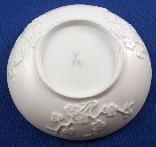 ０９５　マイセン meissen 白地のカップ＆ソーサー(桜のデザイン)
