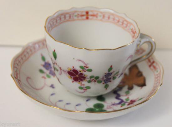 １０６　マイセン meissen デミタスカップ＆ソーサー(柿右衛門様式のデザイン)