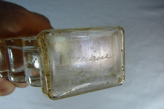 ０６０　ルネラリック  Rene Lalique ×ニナリッチ、クール・ジョア共作香水瓶