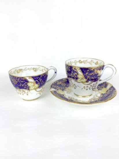 １００　ボーンチャイナ　ティーカップ、コーヒーカップ、ソーサー