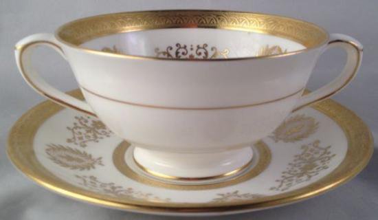 ０９３　コールポート　ボーンチャイナ　LADY ANNEパターンのスープボウルアンドソーサー