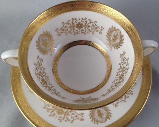 ０９３　コールポート　ボーンチャイナ　LADY ANNEパターンのスープボウルアンドソーサー