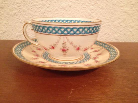 ０９０　ポーセリン　カップアンドソーサー