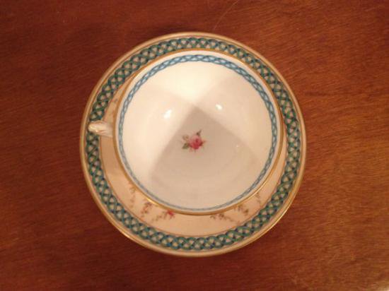 ０９０　ポーセリン　カップアンドソーサー