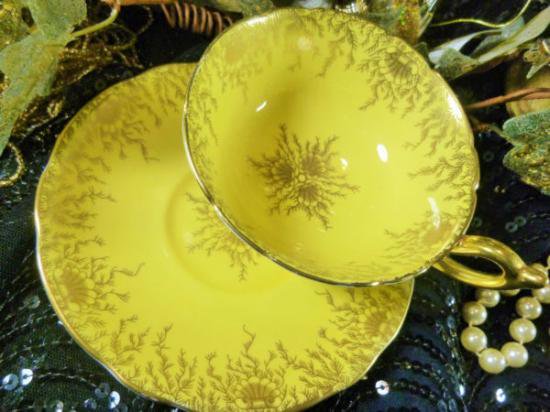 ０８２　EMBASSYパターンのティーカップアンドソーサー