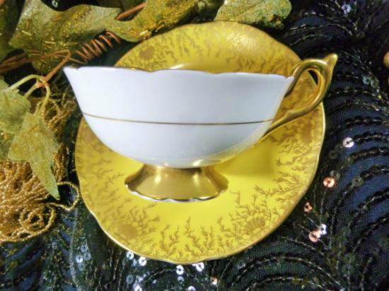 ０８２　EMBASSYパターンのティーカップアンドソーサー