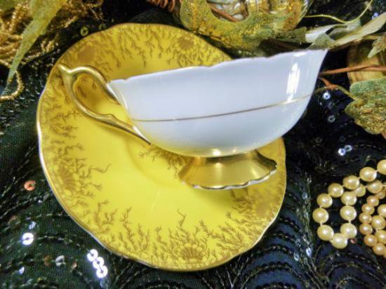 ０８２　EMBASSYパターンのティーカップアンドソーサー