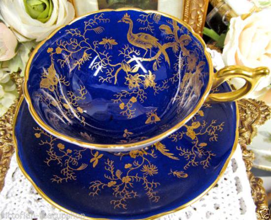 ０７４　ボーンチャイナ　CAIROパターンのティーカップアンドソーサー