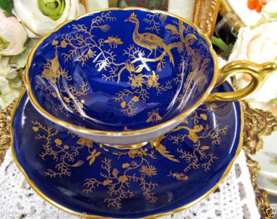 ０７４　ボーンチャイナ　CAIROパターンのティーカップアンドソーサー