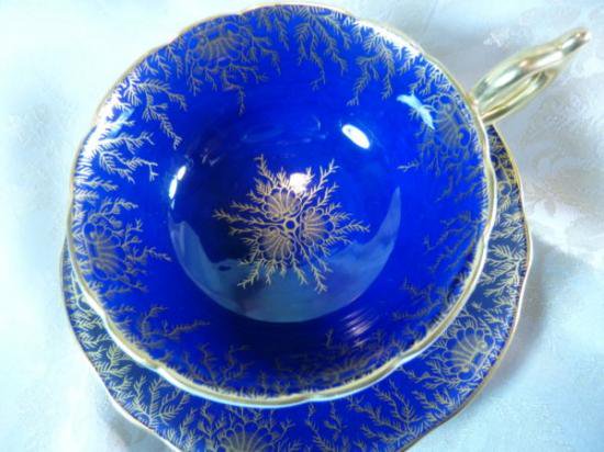 ０７３　アンティーク　ロイヤルブルーのティーカップアンドソーサー