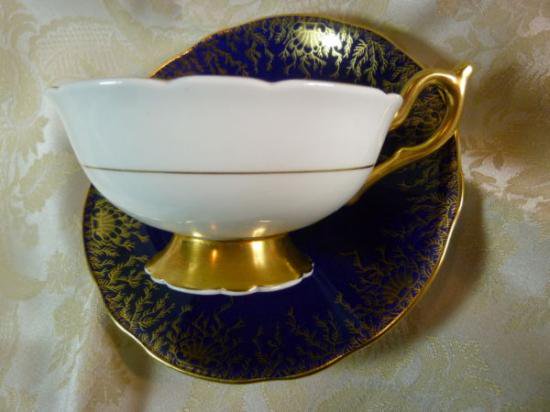０７３　アンティーク　ロイヤルブルーのティーカップアンドソーサー