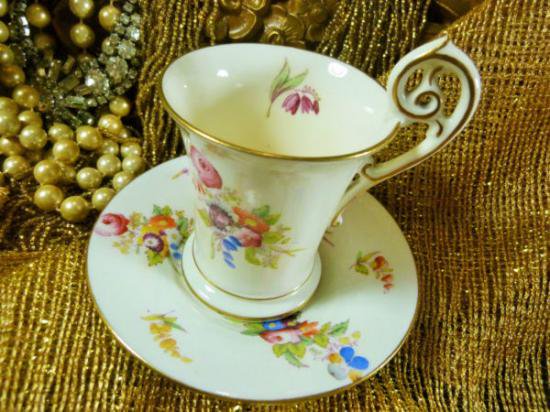 ０７０　デミカップアンドソーサー