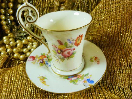 ０７０　デミカップアンドソーサー