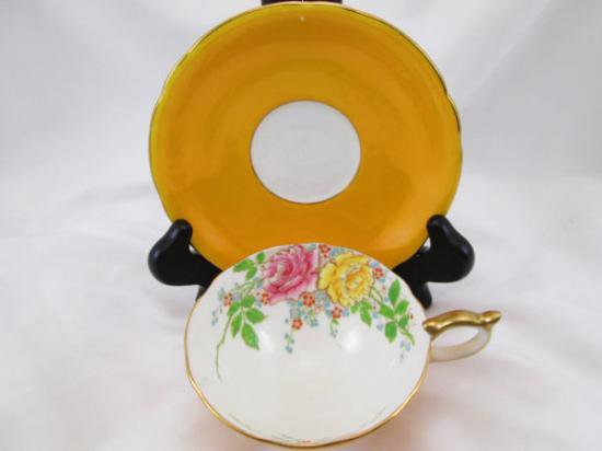 ００９　エインズレイ　ピンクと黄色のバラ　ティーカップ&ソーサー
