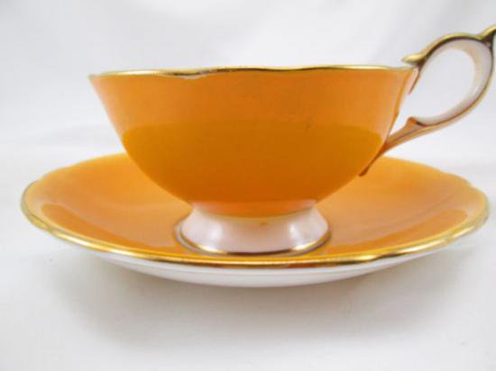 ００９　エインズレイ　ピンクと黄色のバラ　ティーカップ&ソーサー