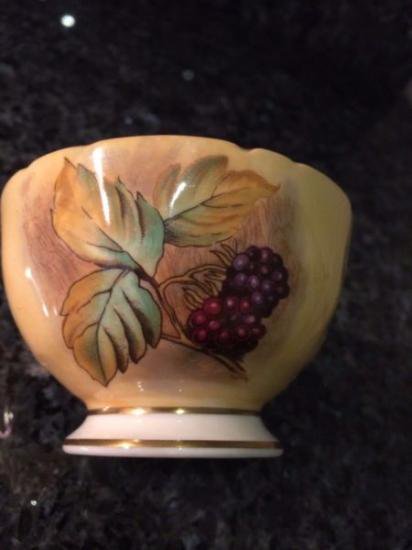 ０１０　エインズレイ　果物の絵柄　カップ&ソーサー