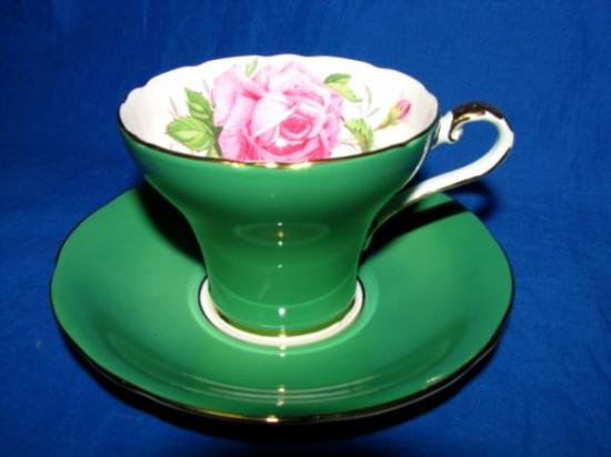 ０１１　エインズレイ　バラの絵柄　コルセット型のカップ&ソーサー
