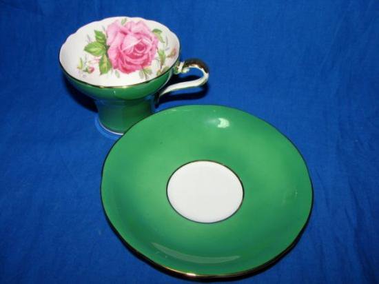 ０１１　エインズレイ　バラの絵柄　コルセット型のカップ&ソーサー