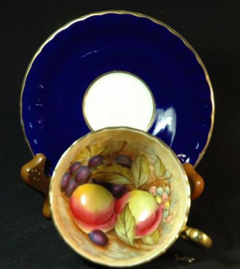 ０１４　エインズレイ　果物の絵柄(コバルトブルー＆ゴールド)　カップ&ソーサー