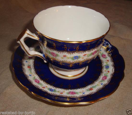 ０１７　エインズレイ　ロイヤルブルーにピンクのバラ　カップ&ソーサー