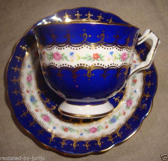 ０１７　エインズレイ　ロイヤルブルーにピンクのバラ　カップ&ソーサー