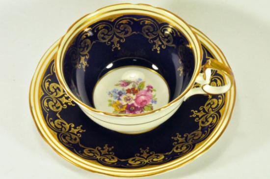 ０１８　エインズレイ　線条細工の花模様(コバルトブルー＆ゴールド)　カップ&ソーサー