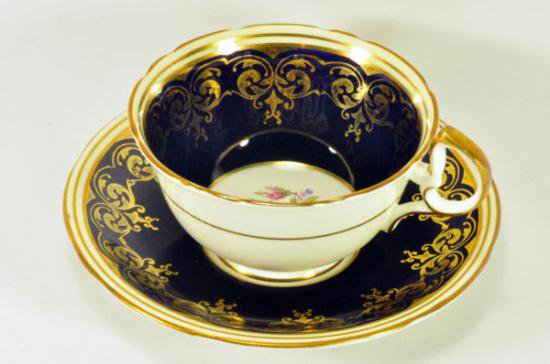 ０１８　エインズレイ　線条細工の花模様(コバルトブルー＆ゴールド)　カップ&ソーサー